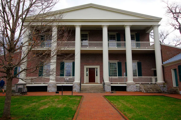 Andrew Jackson 'ın Tennessee, Nashville dışındaki Hermitage' ına bakıyor.