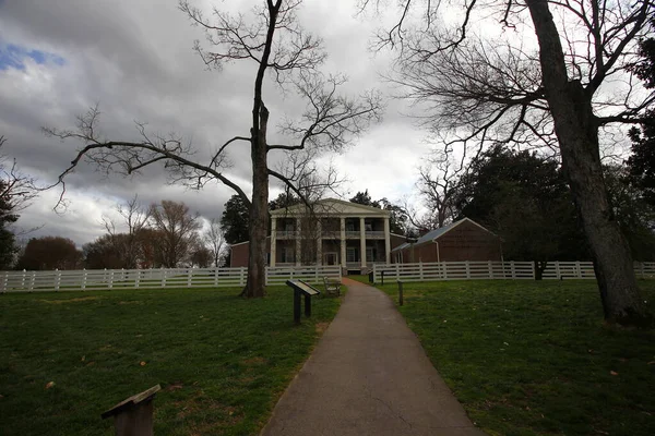 Andrew Jackson 'ın Tennessee, Nashville dışındaki Hermitage' ına bakıyor.