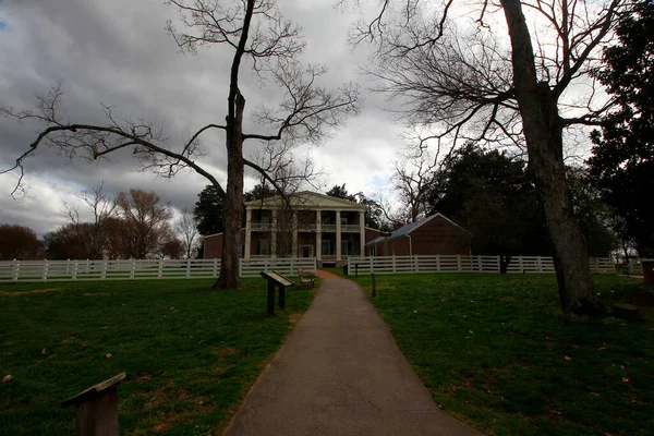 Andrew Jackson 'ın Tennessee, Nashville dışındaki Hermitage' ına bakıyor.