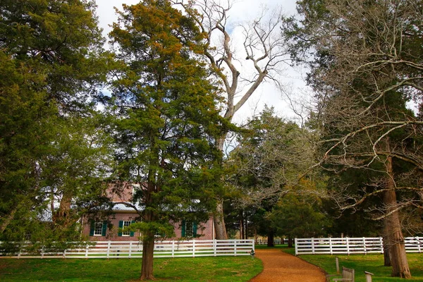 Andrew Jackson 'ın Tennessee, Nashville dışındaki Hermitage' ına bakıyor.