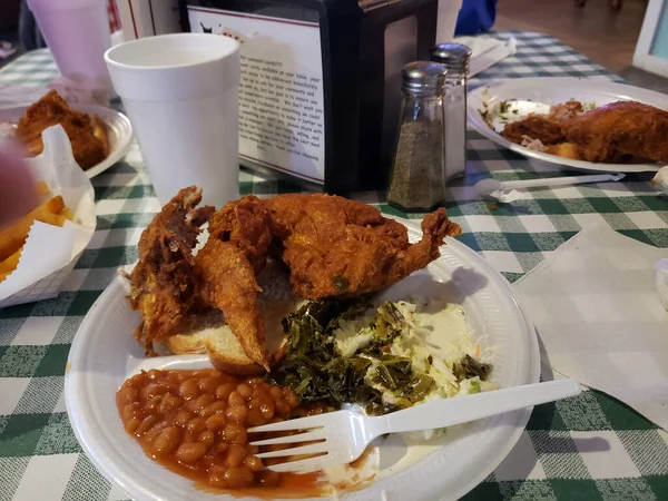 Fried Chicken Dinner Baked Beans Greens — Stock Photo, Image