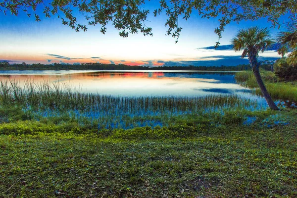 Farbenfroher Sonnenuntergang Über Dem Lake Zobel George Lestrange Preserve Fort — Stockfoto