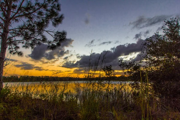 Farbenfroher Sonnenuntergang Über Dem Lake Zobel George Lestrange Preserve Fort — Stockfoto