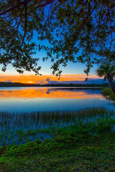Farbenfroher Sonnenuntergang Über Dem Lake Zobel George Lestrange Preserve Fort — Stockfoto