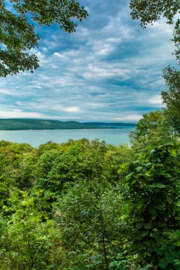 Glen Gölü 'ndeki ilham noktası, Uyuyan Ayı Kumulları Ulusal Lakeshore, Michigan