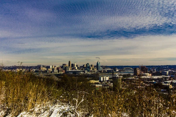 Cincinnati Ohio Visto Después Una Ligera Nieve Desde Devou Park — Foto de Stock