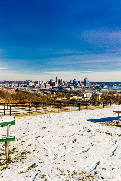 Cincinnati Ohio Visto Después Una Ligera Nieve Desde Devou Park —  Fotos de Stock