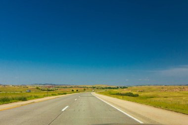 Kuzeydoğu Wyoming bir yaz günü 90 numaralı otobanda görüldü.