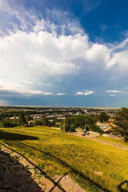 Hızlı Şehir üzerinde bulutlar, Güney Dakota Skyline Drive 'dan görünüyor