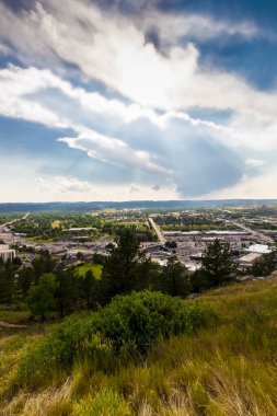 Hızlı Şehir üzerinde bulutlar, Güney Dakota Skyline Drive 'dan görünüyor