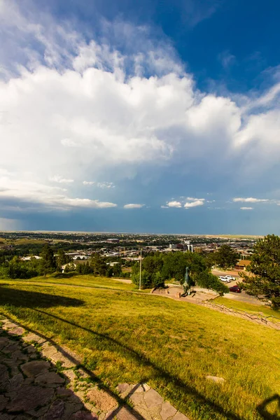 Hızlı Şehir üzerinde bulutlar, Güney Dakota Skyline Drive 'dan görünüyor