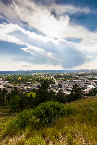 Hızlı Şehir üzerinde bulutlar, Güney Dakota Skyline Drive 'dan görünüyor