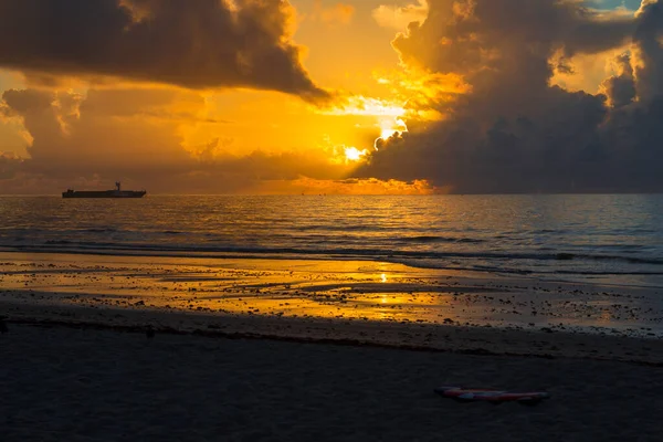 Ανατολή Ηλίου Στο Ακρωτήριο Κανάβεραλ Φλόριντα — Φωτογραφία Αρχείου