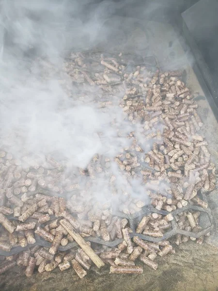 Pellets Hopper Smoker Grill Smoke Flowing Out Obrazy Stockowe bez tantiem