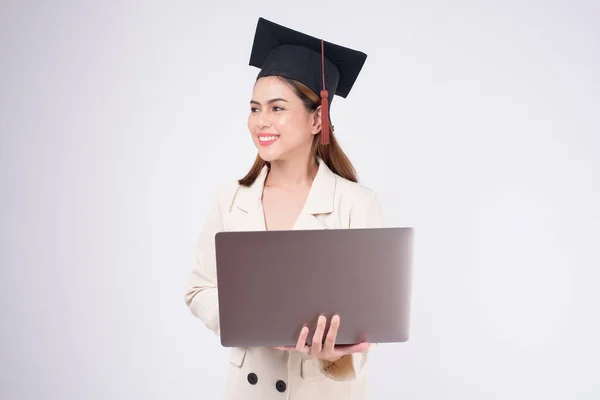 Retrato Mujer Joven Graduada Sobre Fondo Blanco — Foto de Stock