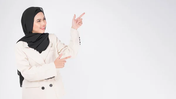 Portrait Young Smiling Muslim Businesswoman Wearing Suit Hijab White Background — Stock Photo, Image