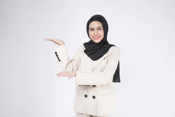 Portrait Young Smiling Muslim Businesswoman Wearing Suit Hijab White Background — Stock Fotó