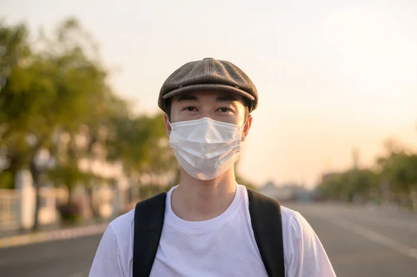 Asian Man Wearing Face Mask City — Stock Fotó