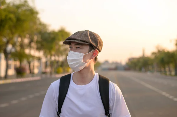 Asian Man Wearing Face Mask City — 图库照片