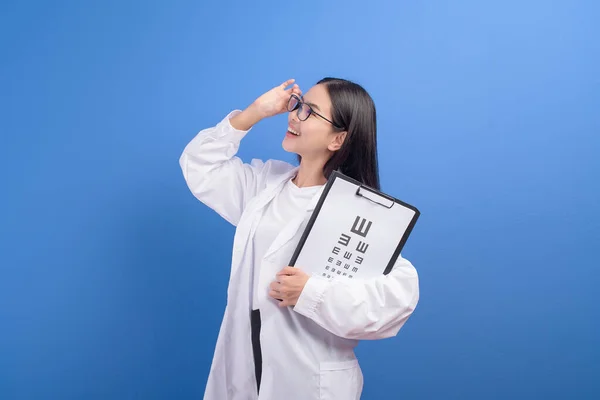 Young Female Ophthalmologist Glasses Holding Eye Chart Blue Background Studio — Stock Photo, Image