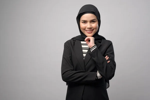 Una Hermosa Mujer Negocios Con Retrato Hijab Sobre Fondo Blanco —  Fotos de Stock