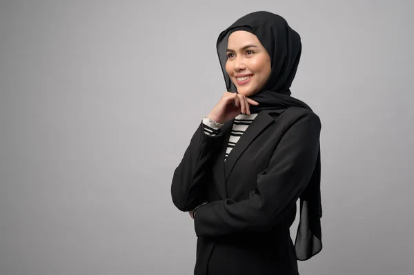 Une Belle Femme Affaires Avec Portrait Hijab Sur Fond Blanc — Photo