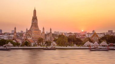 Bangkok, Tayland 'da gün batımında Wat Arun Tapınağı' nın güzel manzarası
