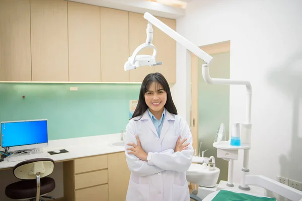 Retrato Dentista Femenina Que Trabaja Clínica Dental Chequeo Dental Concepto — Foto de Stock