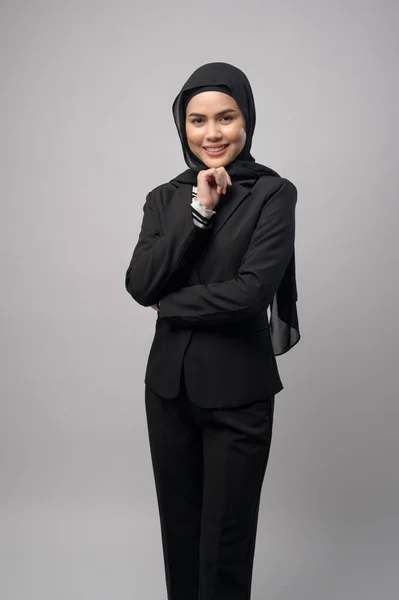Una Hermosa Mujer Negocios Con Retrato Hijab Sobre Fondo Blanco —  Fotos de Stock