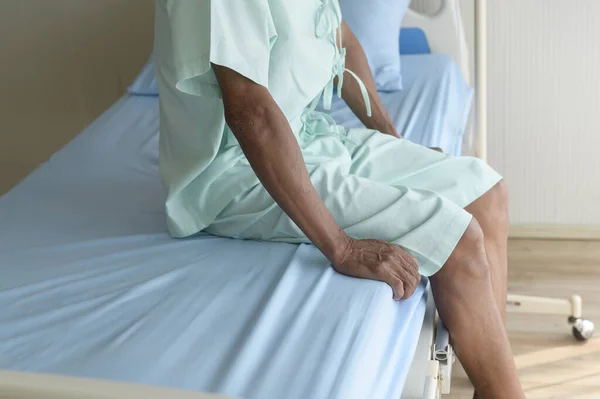 Retrato Paciente Idoso Deitado Cama Hospital Saúde Conceito Médico — Fotografia de Stock