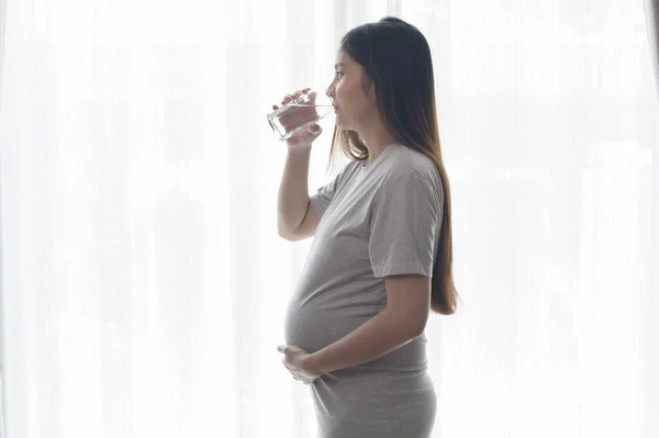 Jeune Femme Enceinte Eau Potable Maison Soins Santé Concept Soins — Photo