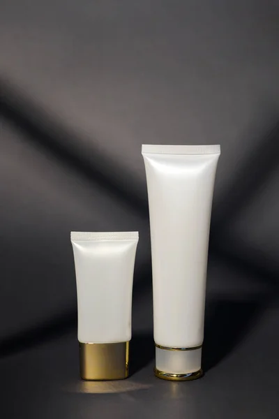 Bouteille Crème Hydratante Sur Fond Noir Studio Emballage Soin Concept — Photo