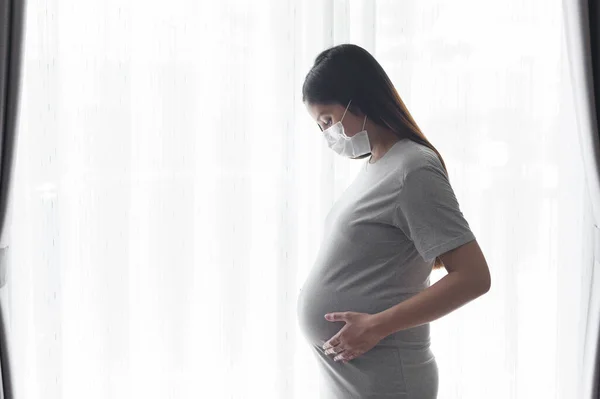 Jeune Femme Enceinte Portant Masque Protection Attendant Concept Bébé Santé — Photo