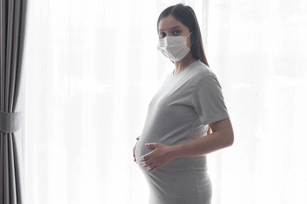 Koruyucu Maske Takan Bebek Bekleyen Genç Hamile Bir Kadın Sağlıklı — Stok fotoğraf