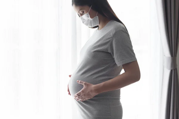 Jeune Femme Enceinte Portant Masque Protection Attendant Concept Bébé Santé — Photo