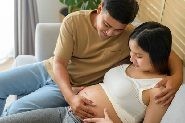 Young Pregnant Woman Husband Embracing Expecting Baby Home — Photo
