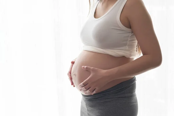 Mladá Krásná Těhotná Žena Doma Mateřství Těhotenství Koncepce Péče — Stock fotografie