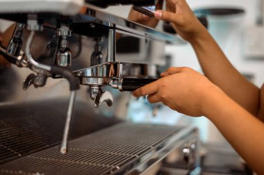 kahve makinesi kahve yapma yakın çekim 
