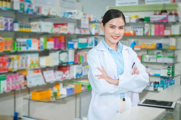 Portrait Female Pharmacist Working Modern Pharmacy Drugstore — Zdjęcie stockowe