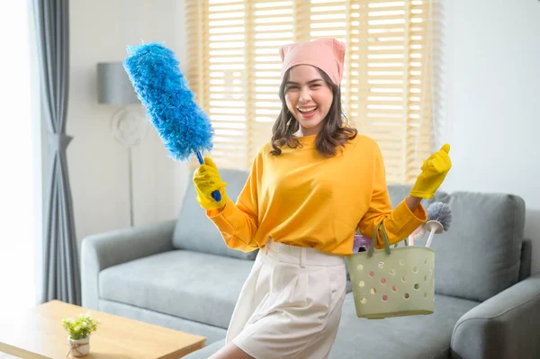 Young Happy Woman Wearing Yellow Gloves Holding Basket Cleaning Supplies — Stock Photo, Image