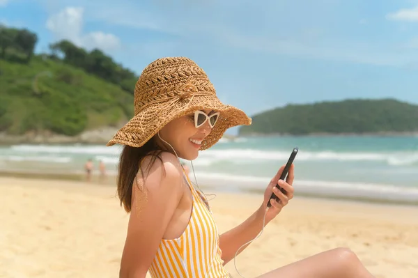 Young Beautiful Woman Bikini Listening Music Using Smartphone Beach Summer — Foto de Stock