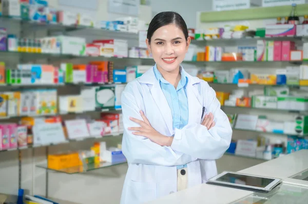 Portrait Female Pharmacist Working Modern Pharmacy Drugstore — Fotografia de Stock