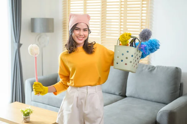 Young Happy Woman Wearing Yellow Gloves Holding Basket Cleaning Supplies — Stockfoto