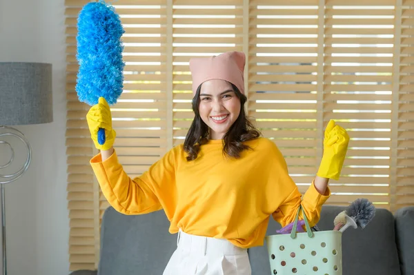 Young Happy Woman Wearing Yellow Gloves Holding Basket Cleaning Supplies — Stockfoto