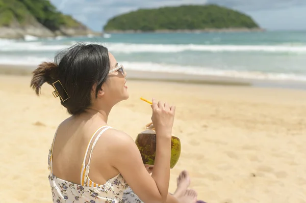 Young Beautiful Woman Bikini Enjoying Relaxing Beach Summer Vacation Holidays — 스톡 사진
