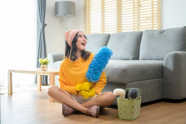 Young Happy Woman Wearing Yellow Gloves Holding Basket Cleaning Supplies — Stock fotografie