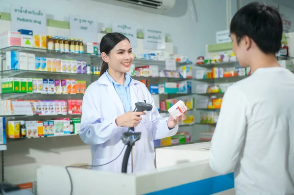 Female Pharmacist Counseling Customer Drugs Usage Modern Pharmacy Drugstore — Photo