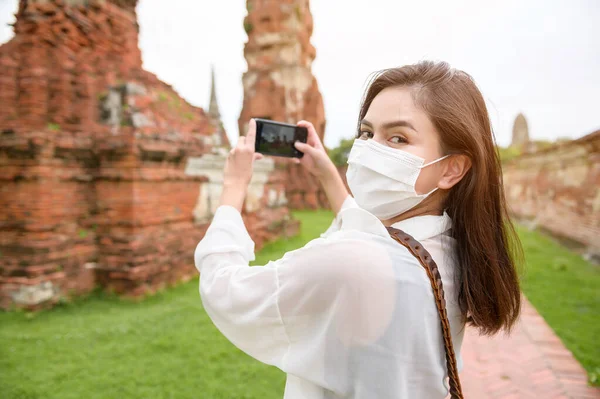 Young Beautiful Woman Wearing Protective Mask Traveling Taking Photo Thai — Stock Fotó