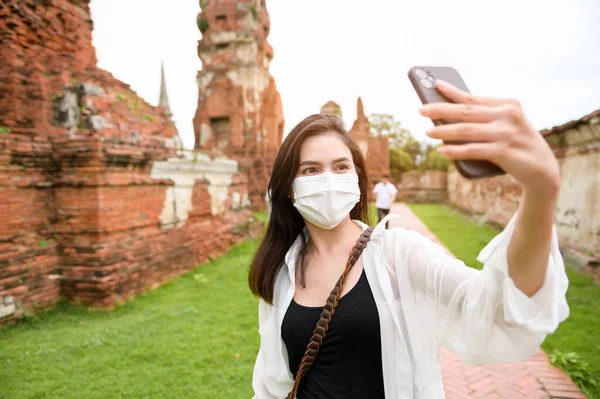 Young Beautiful Woman Wearing Protective Mask Traveling Taking Photo Thai — Stock Fotó