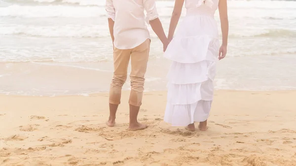 Happy Young Couple Wearing White Dress Beach Holidays Travel Romantic — Stockfoto